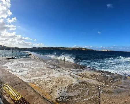 The Clover St. Paul's Bay Exterior photo
